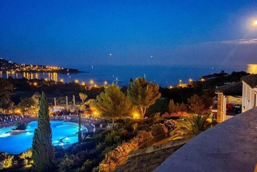Superbe Appartement Village Cap Esterel 4P Climatise Saint-Raphaël 外观 照片
