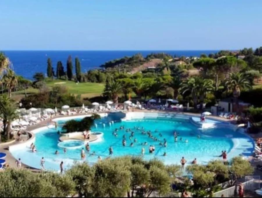 Superbe Appartement Village Cap Esterel 4P Climatise Saint-Raphaël 外观 照片